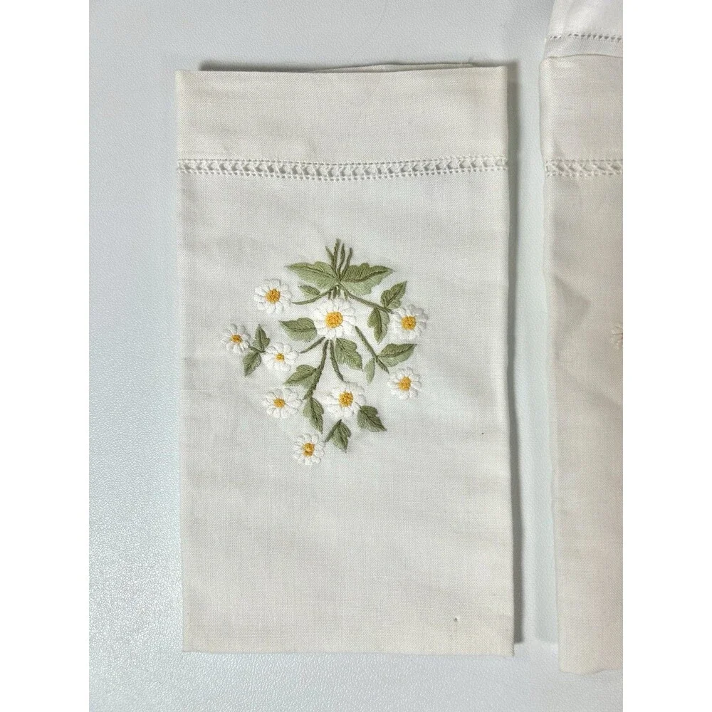 Daisy white linen
